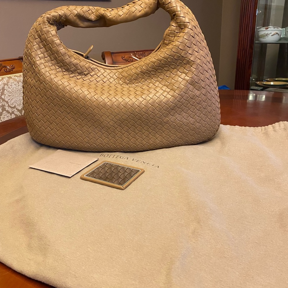 Botegga Veneta Handbag. - Picture 3 of 5